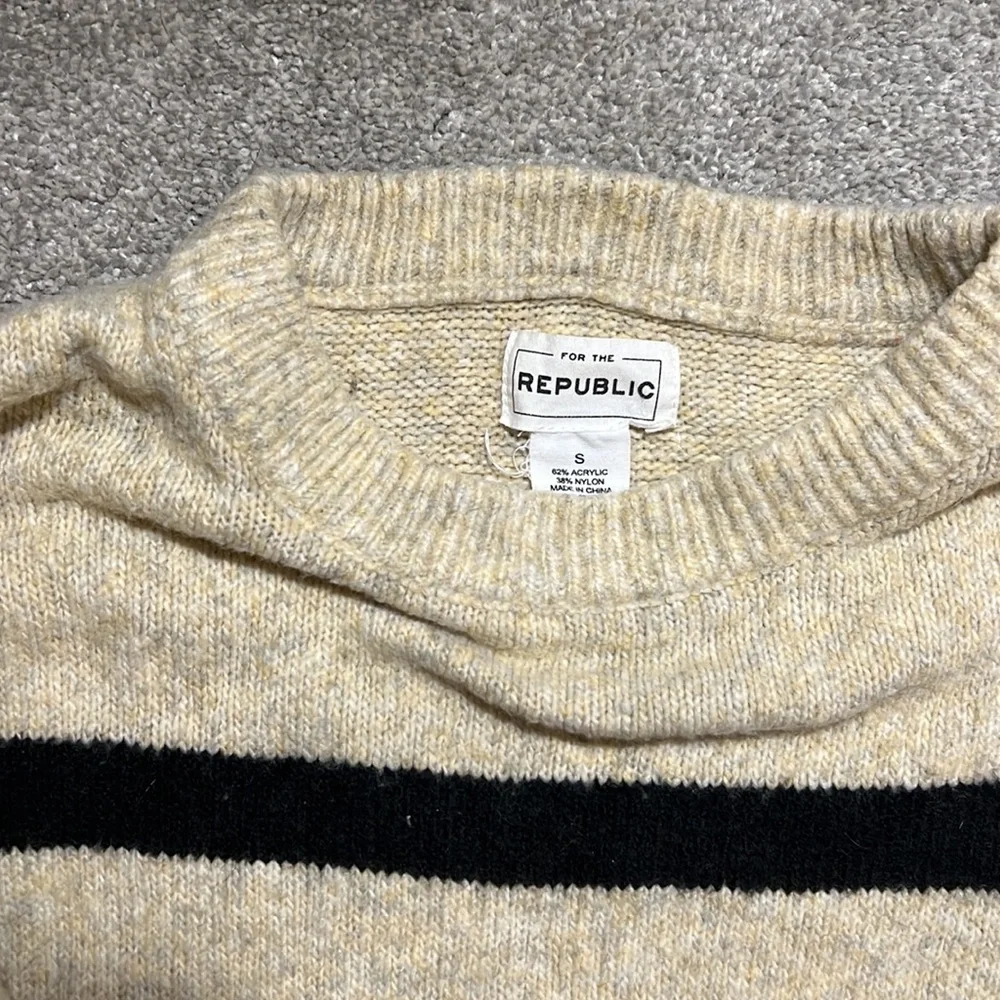 Sweater - Picture 2 of 4